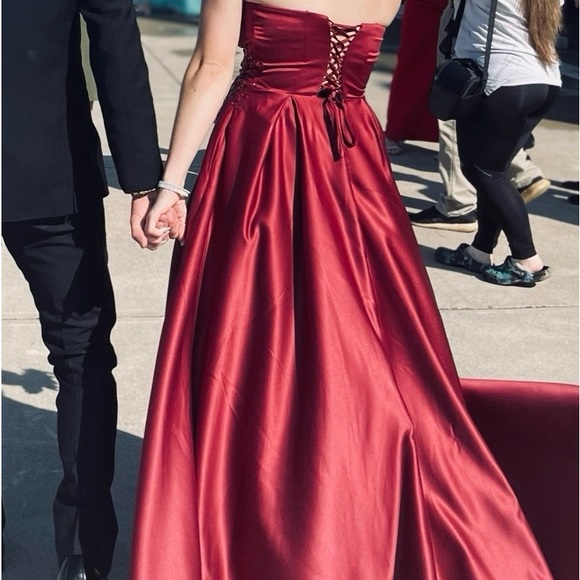 Prom/Ball/Pageant Gown - Picture 5 of 8